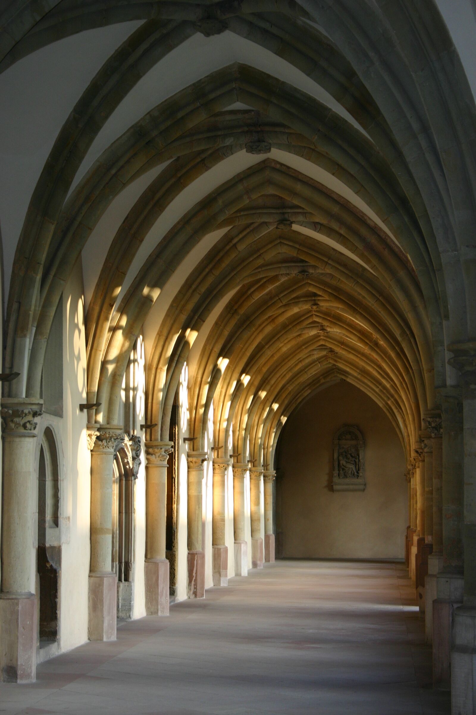 Canon EOS 300D (EOS Digital Rebel / EOS Kiss Digital) sample photo. Architecture, arch, church photography