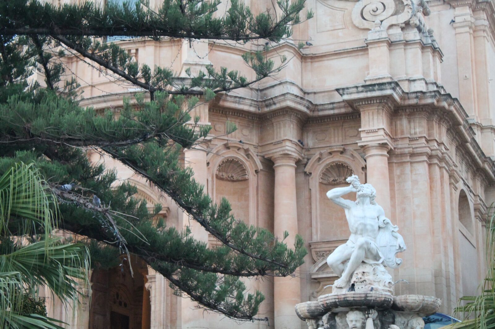 Canon EOS 1100D (EOS Rebel T3 / EOS Kiss X50) sample photo. Noto, sicily, architecture photography