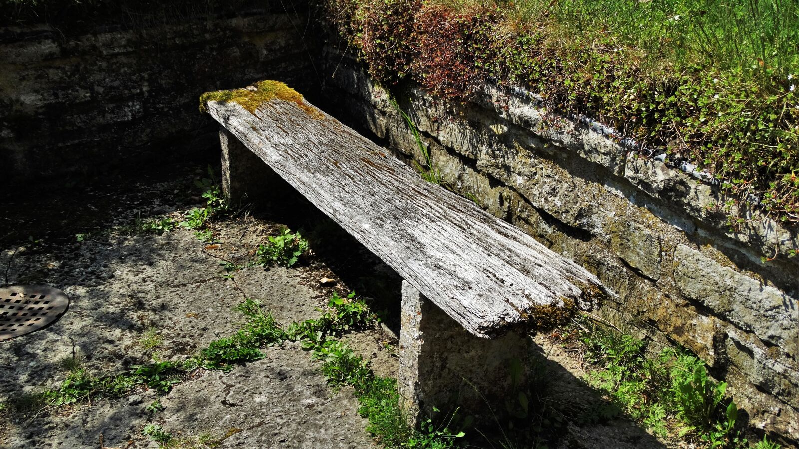 Sony Cyber-shot DSC-HX300 sample photo. Bench, rotten, worn photography