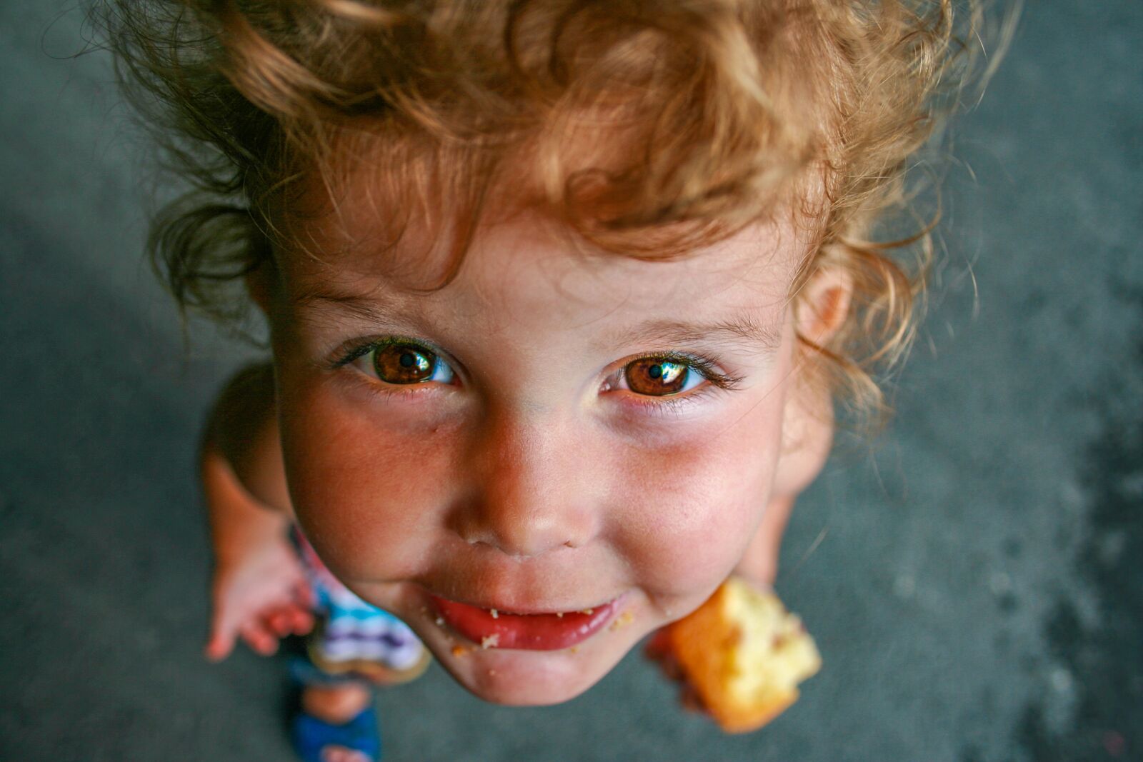 Canon EOS 400D (EOS Digital Rebel XTi / EOS Kiss Digital X) + Canon EF-S 18-55mm F3.5-5.6 II sample photo. Child, eyes, girl photography