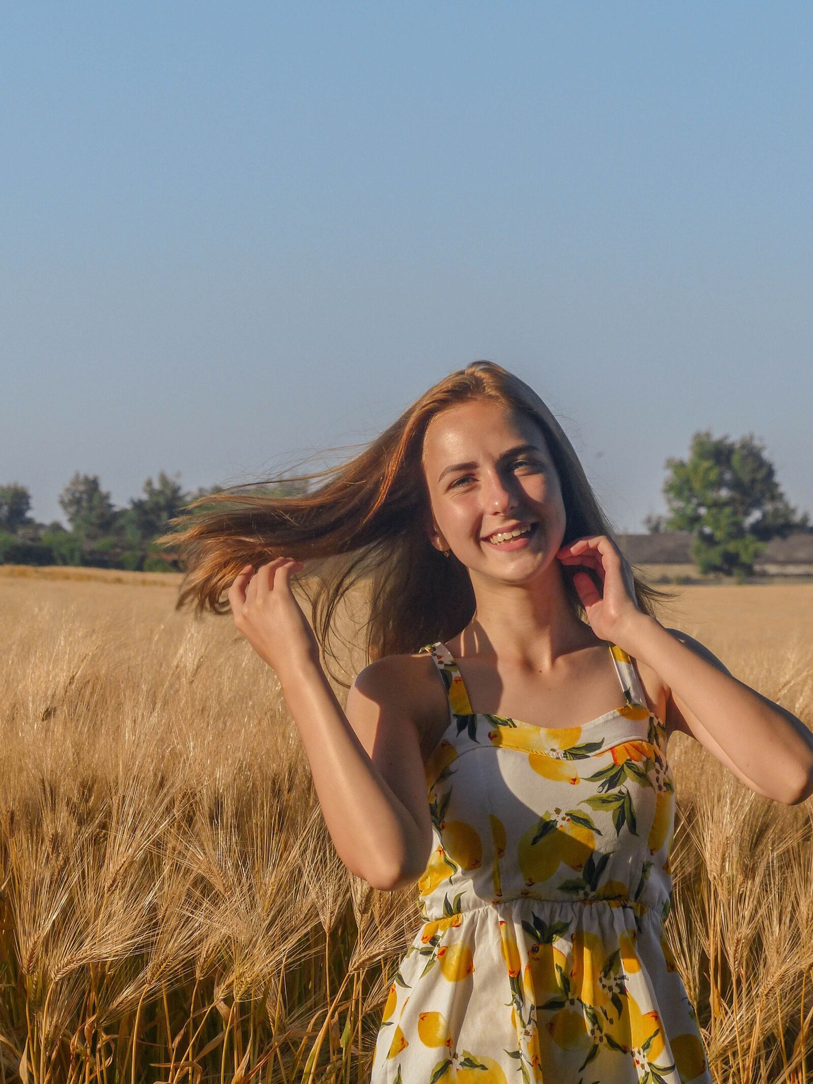 Leica V-Lux 4 sample photo. Girl, wheat, dress photography