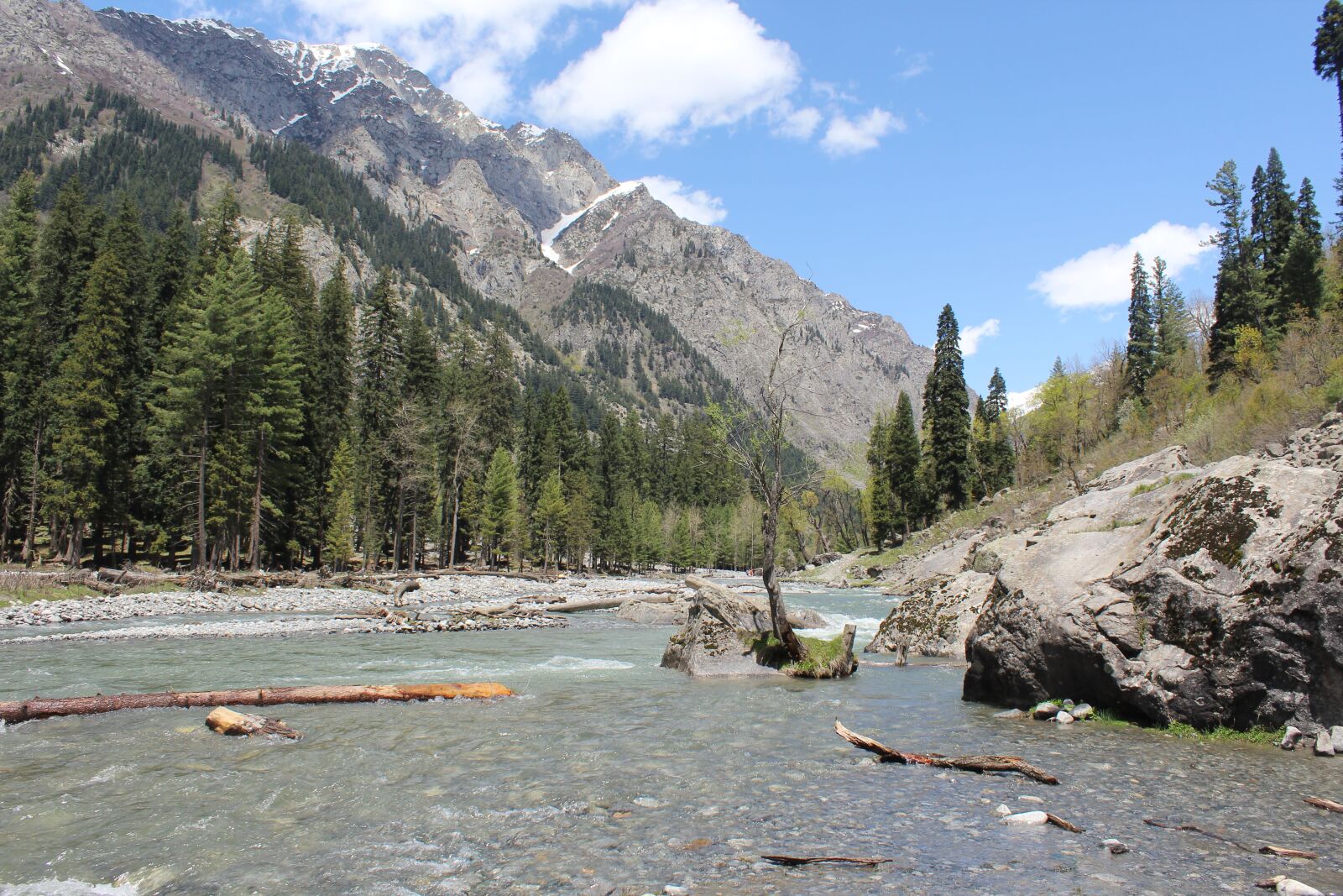 Canon EOS 1200D (EOS Rebel T5 / EOS Kiss X70 / EOS Hi) sample photo. Mountains, valley, river photography