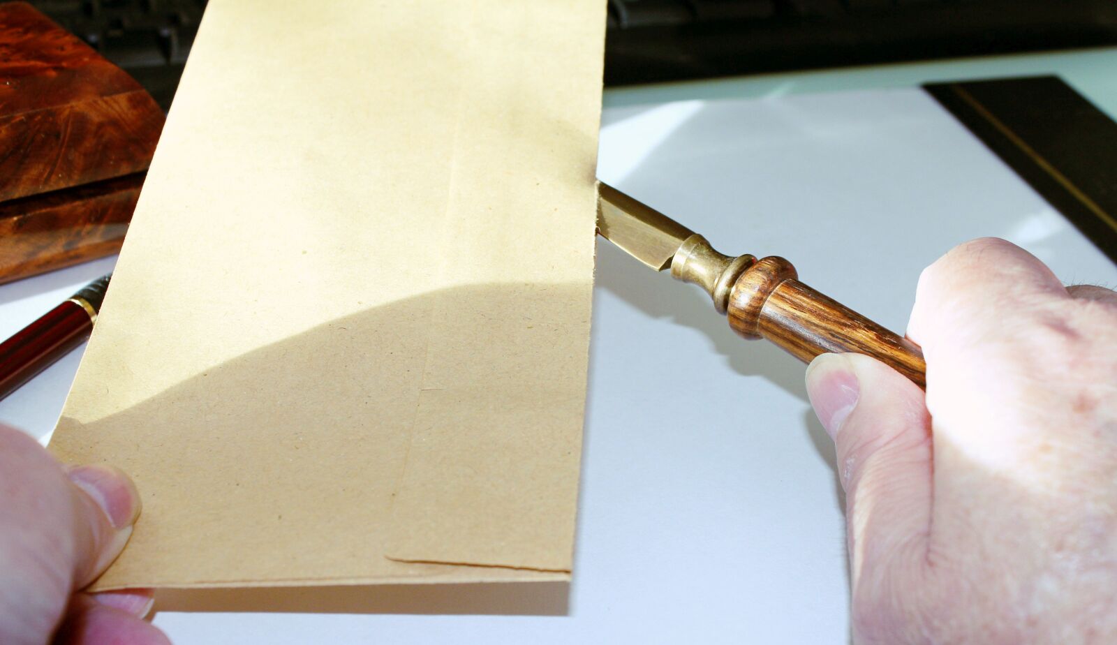 Canon EOS 550D (EOS Rebel T2i / EOS Kiss X4) sample photo. Paper, knife, envelope photography