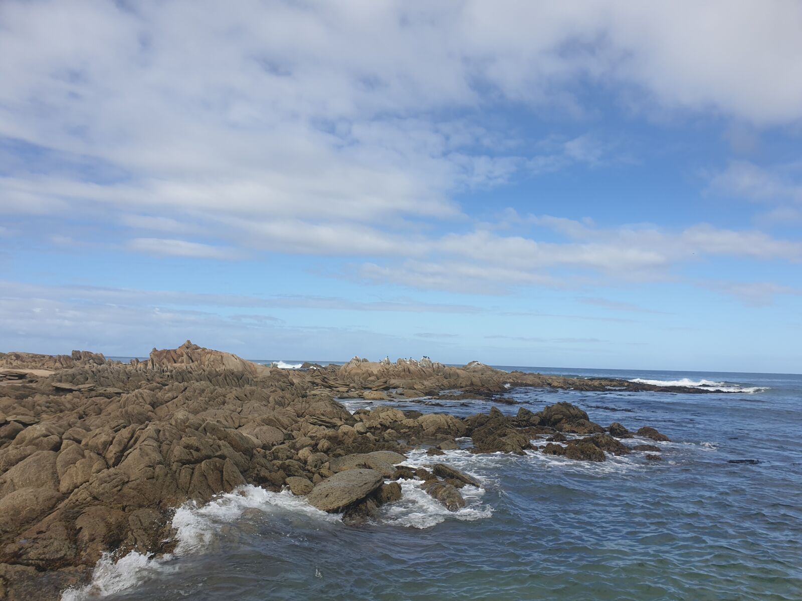 Samsung Galaxy S9+ sample photo. Seascape, rocks, beach photography
