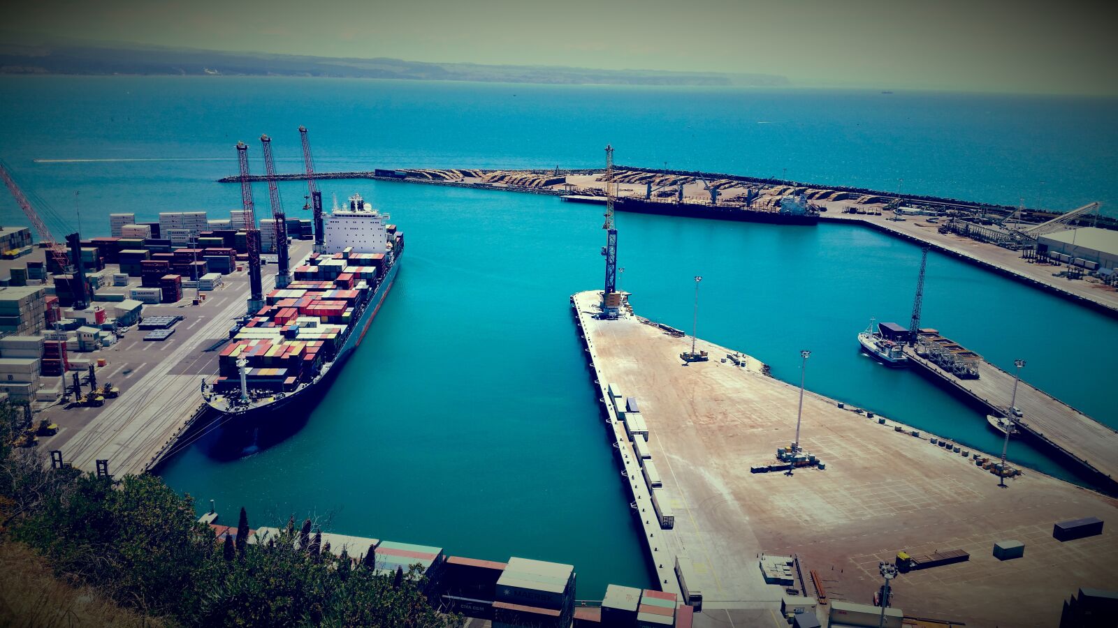 Samsung Galaxy S5 sample photo. Blue, container, ship, harbour photography