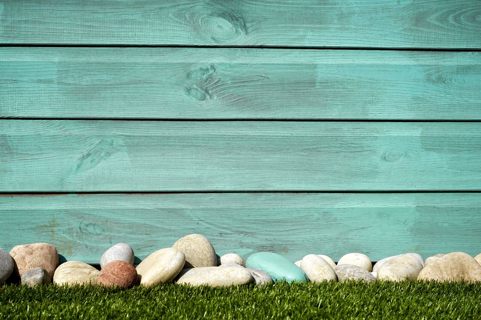 Sony a7 + Sony FE 28-70mm F3.5-5.6 OSS sample photo. Fence, grass, yard photography