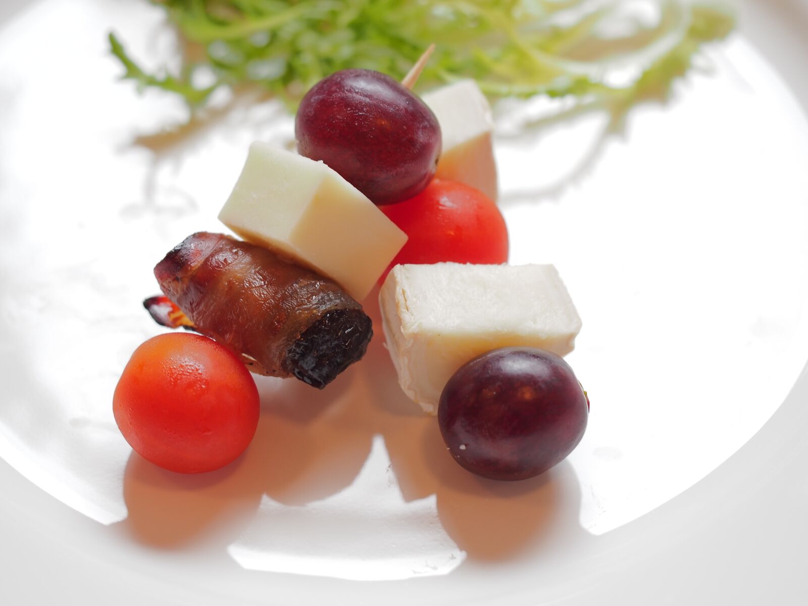 Olympus OM-D E-M5 sample photo. Tapas, snackfood, cheese photography