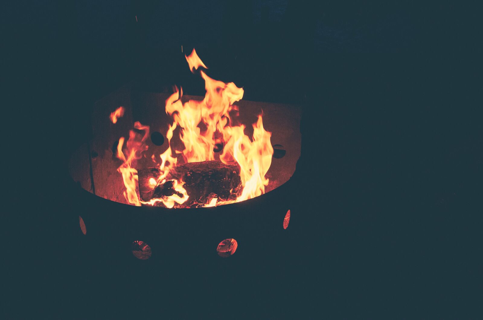 Nikon D300S sample photo. Burning, campfire, fire photography