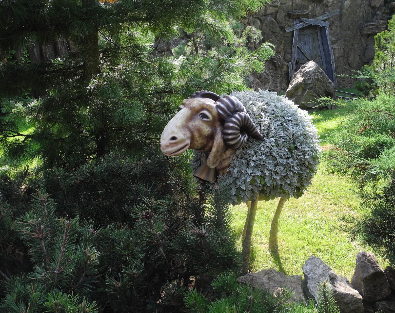 Nikon Coolpix P7000 sample photo. Park, animals, sculpture photography