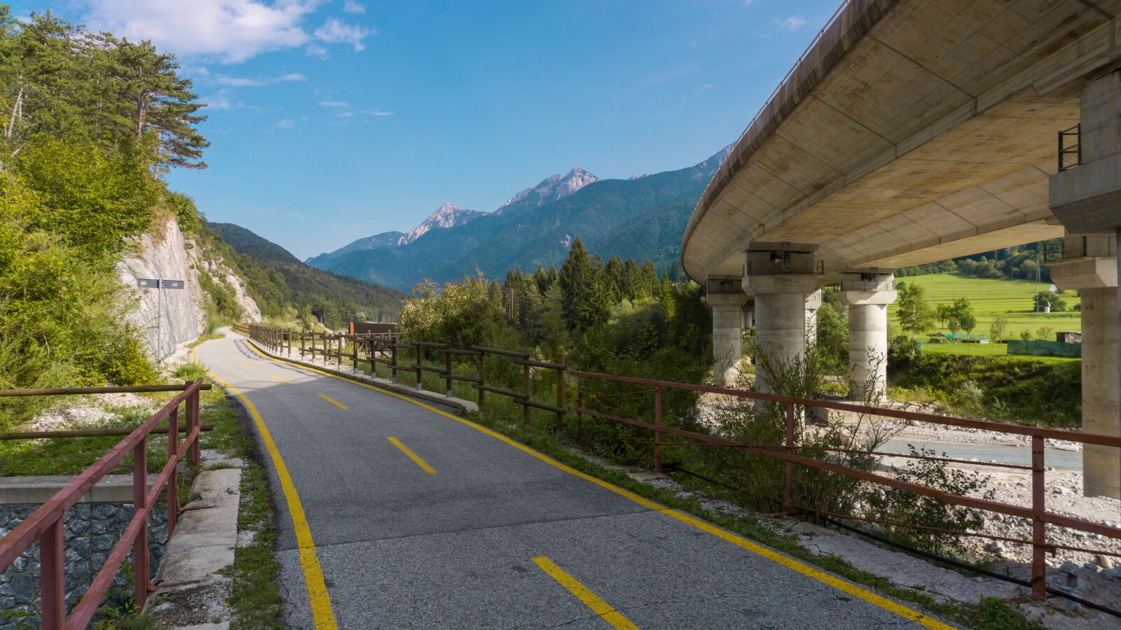 Sony E 16-50mm F3.5-5.6 PZ OSS sample photo. Cycle path, italy, highway photography