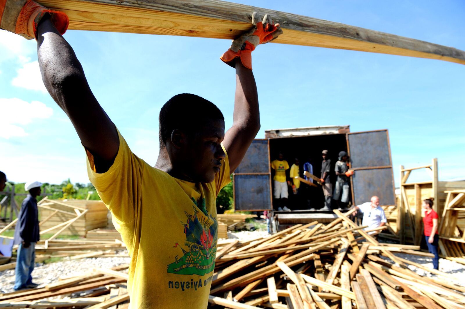 Nikon D700 sample photo. Workers, prepare, materials, transitional photography