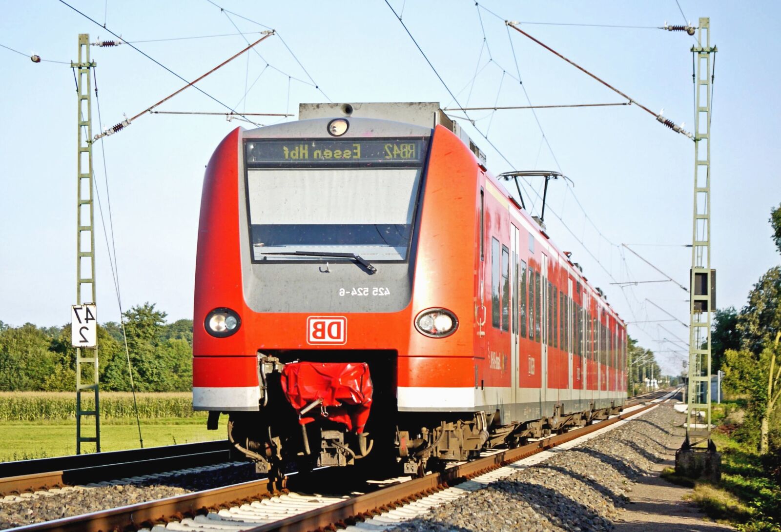 Panasonic Lumix DMC-G1 sample photo. Locomotive, vehicle, railroad, grass photography