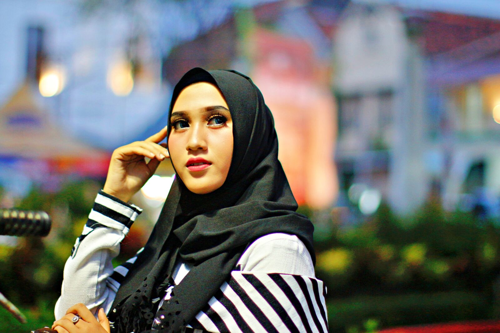 Canon EF 50mm F1.2L USM sample photo. Hijab, beauty, islam photography