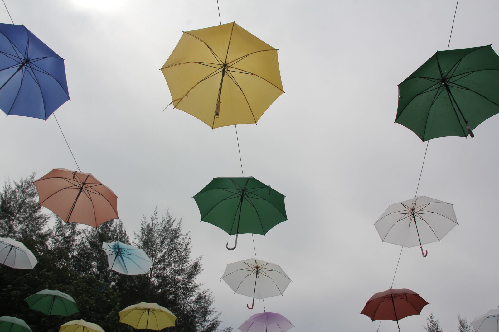 Canon EF-S 18-200mm F3.5-5.6 IS sample photo. Colorful, umbrella photography