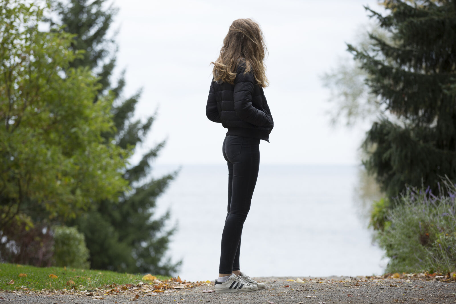 Canon EF 70-200mm F2.8L IS II USM sample photo. Photo, of, woman, standing photography
