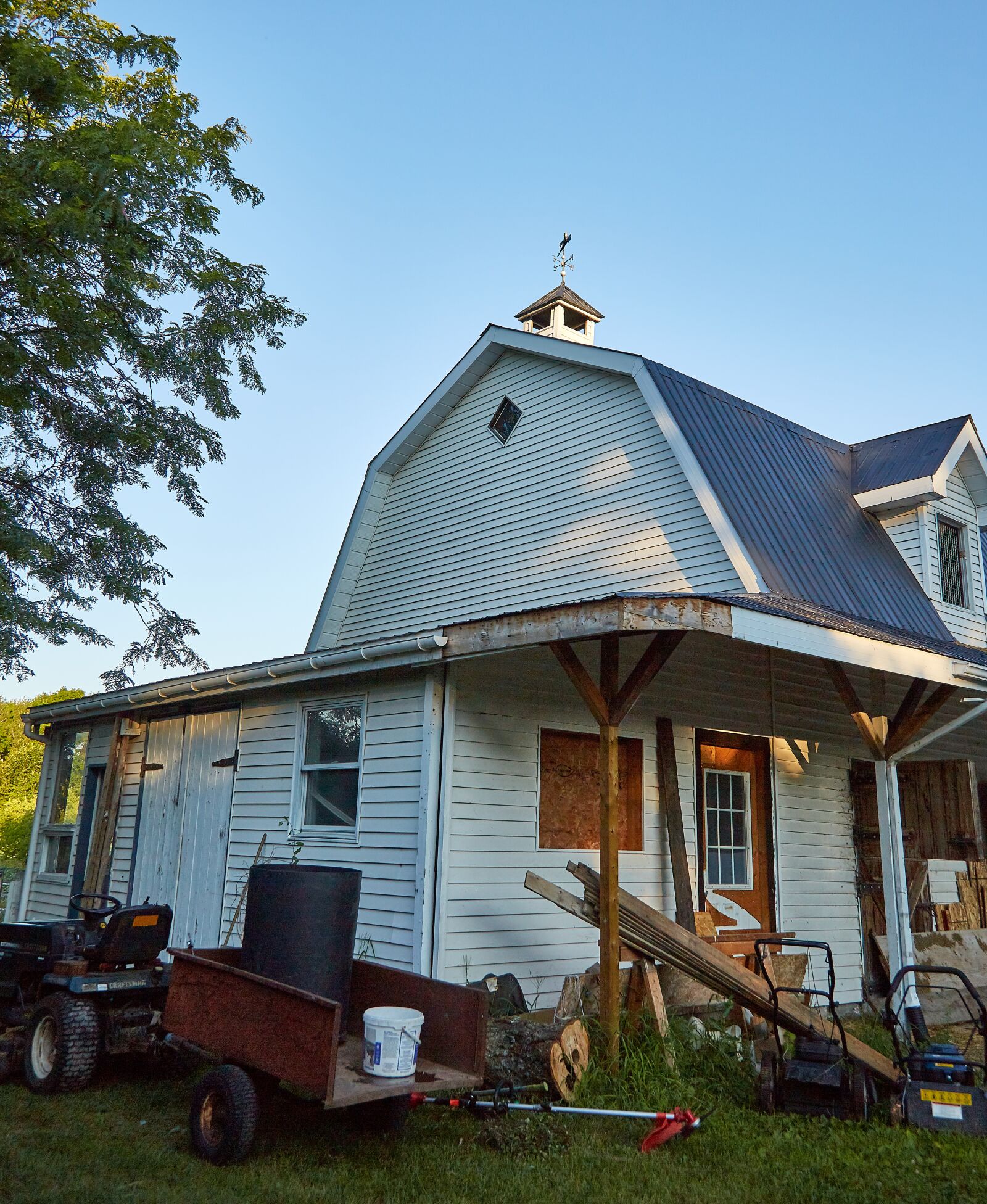 Canon EF 24-105mm F4L IS USM sample photo. Barn, farm, rural photography