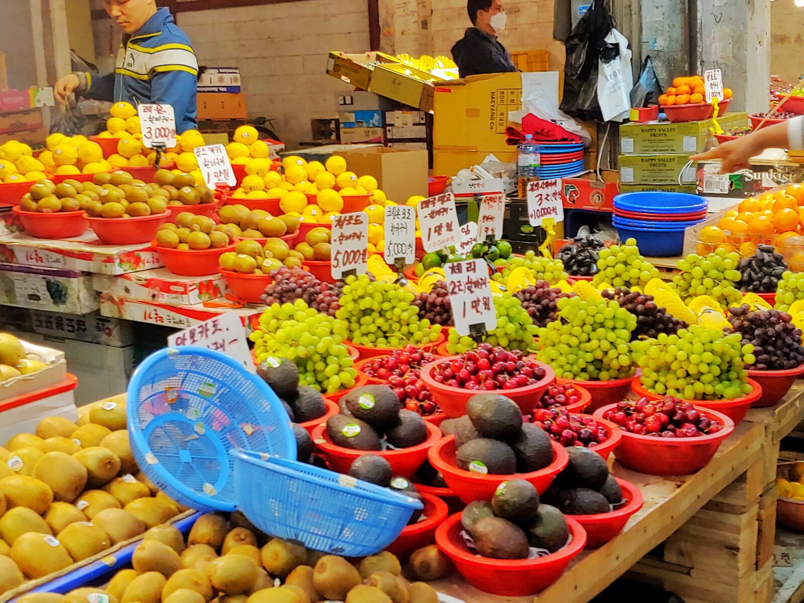 LG G7 THINQ sample photo. Market, fruit, grapes photography