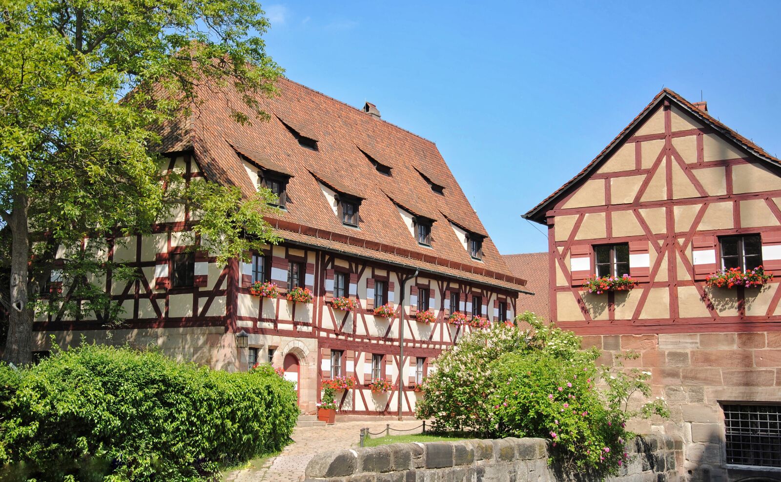 Nikon D3000 sample photo. Nuremberg, imperial castle, historically photography