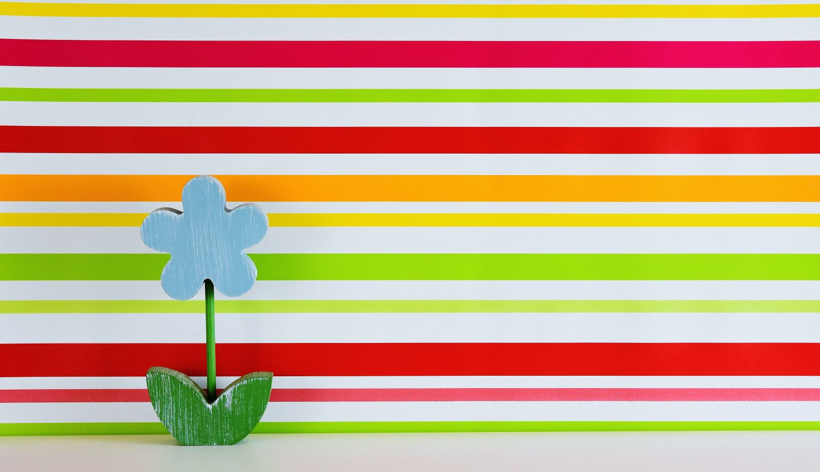 Nikon D7200 sample photo. Flower, wood, colorful photography
