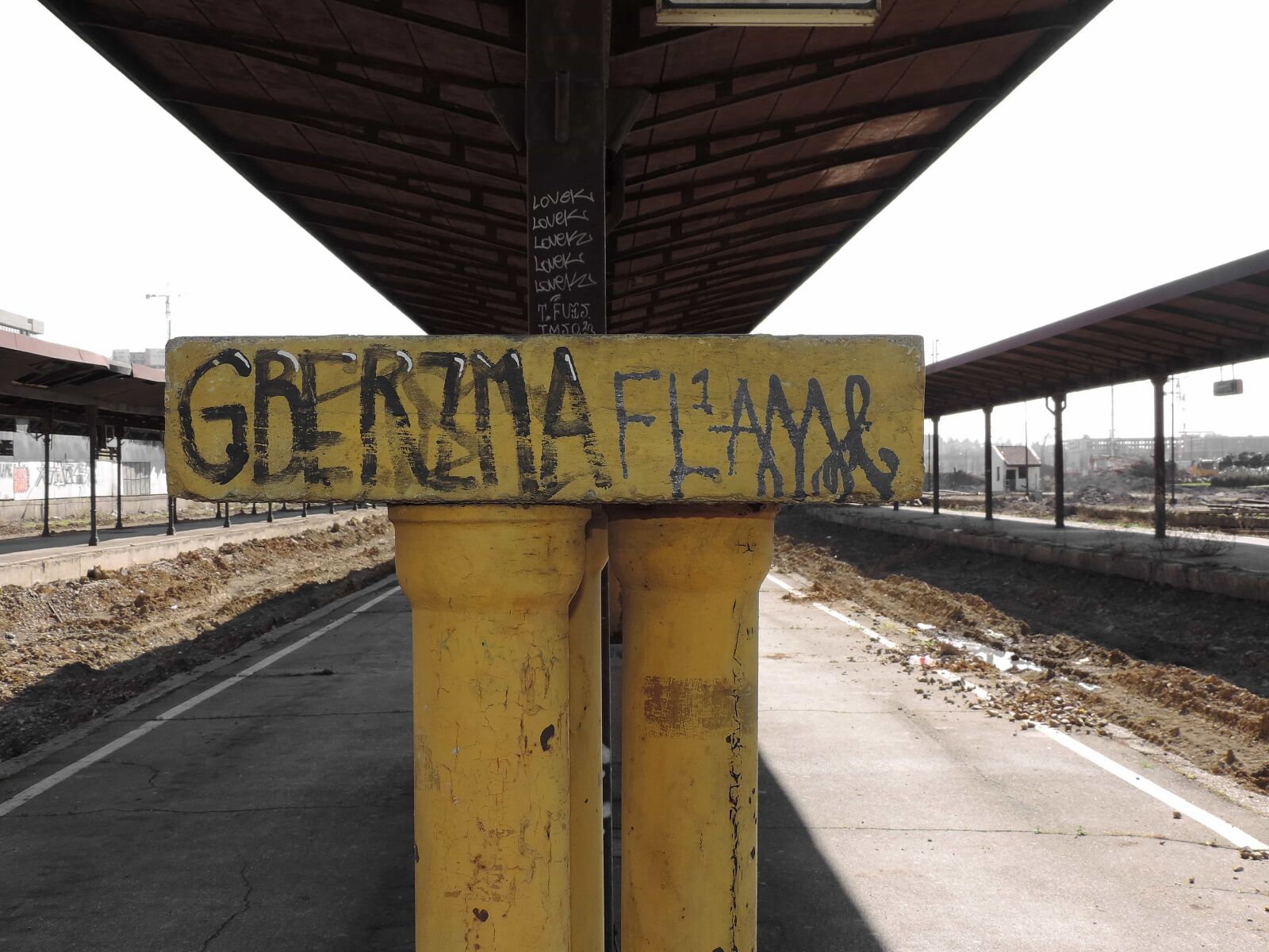 Nikon Coolpix P520 sample photo. Abandoned, old, railway station photography