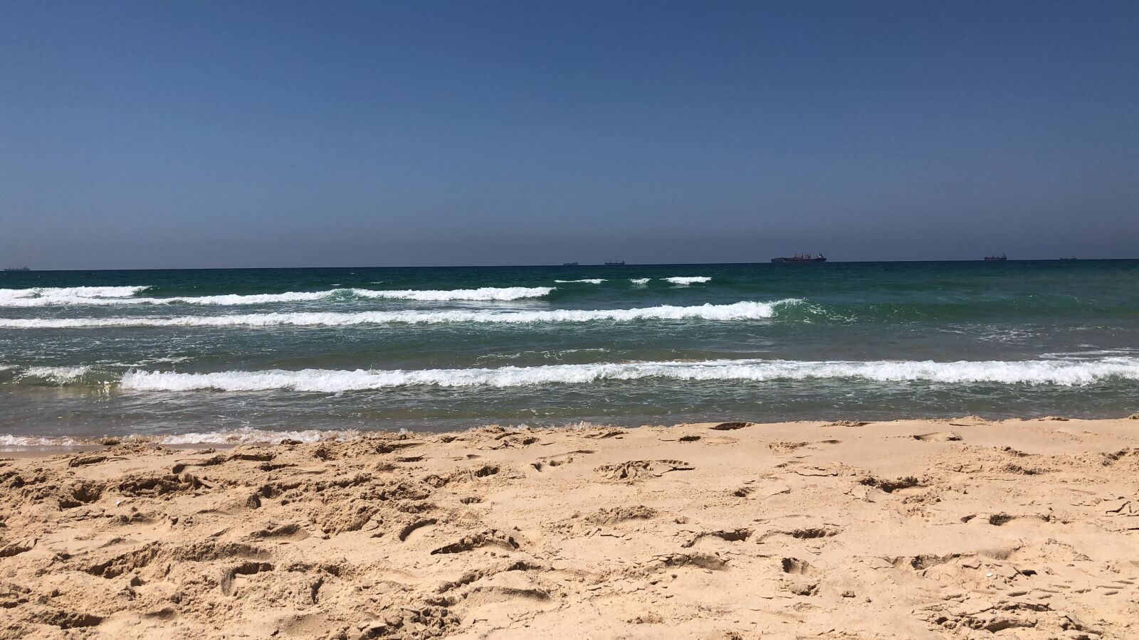 Apple iPhone 8 sample photo. Beach, sea, blue photography