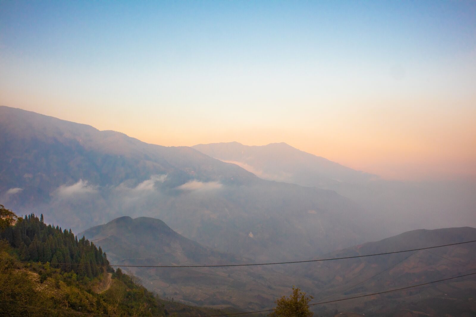 Canon EF-M 15-45mm F3.5-6.3 IS STM sample photo. Sunrise, mountain, cloud photography