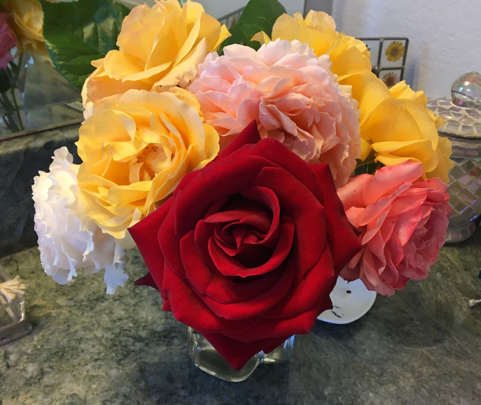 iPhone 6s back camera 4.15mm f/2.2 sample photo. Flower, bouquet, roses photography