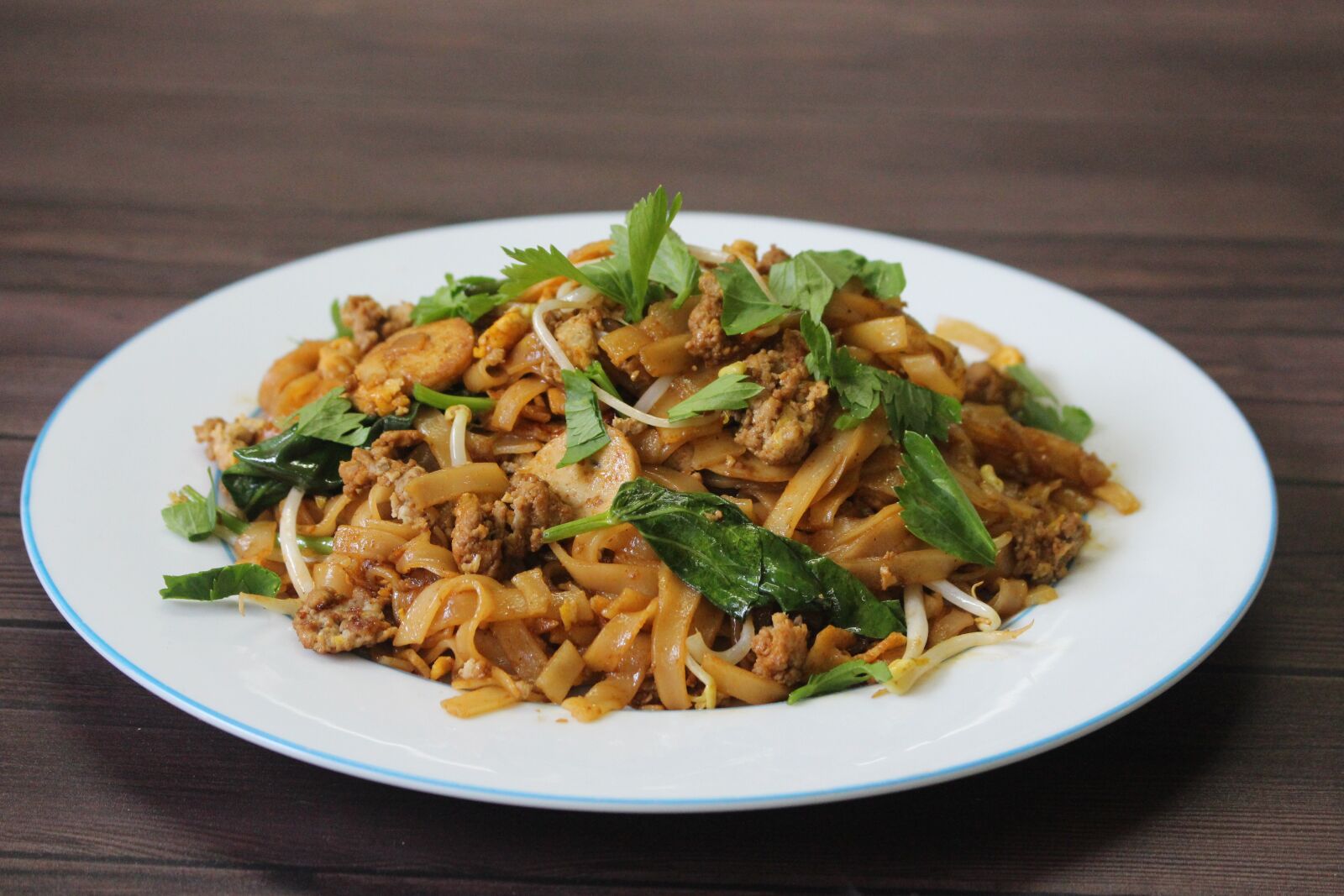 Canon EOS 700D (EOS Rebel T5i / EOS Kiss X7i) sample photo. Cook, burmese food, noodle photography