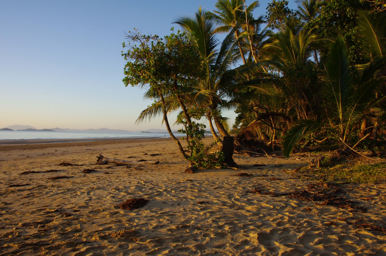Pentax K-x sample photo. Beach, sand, coast photography