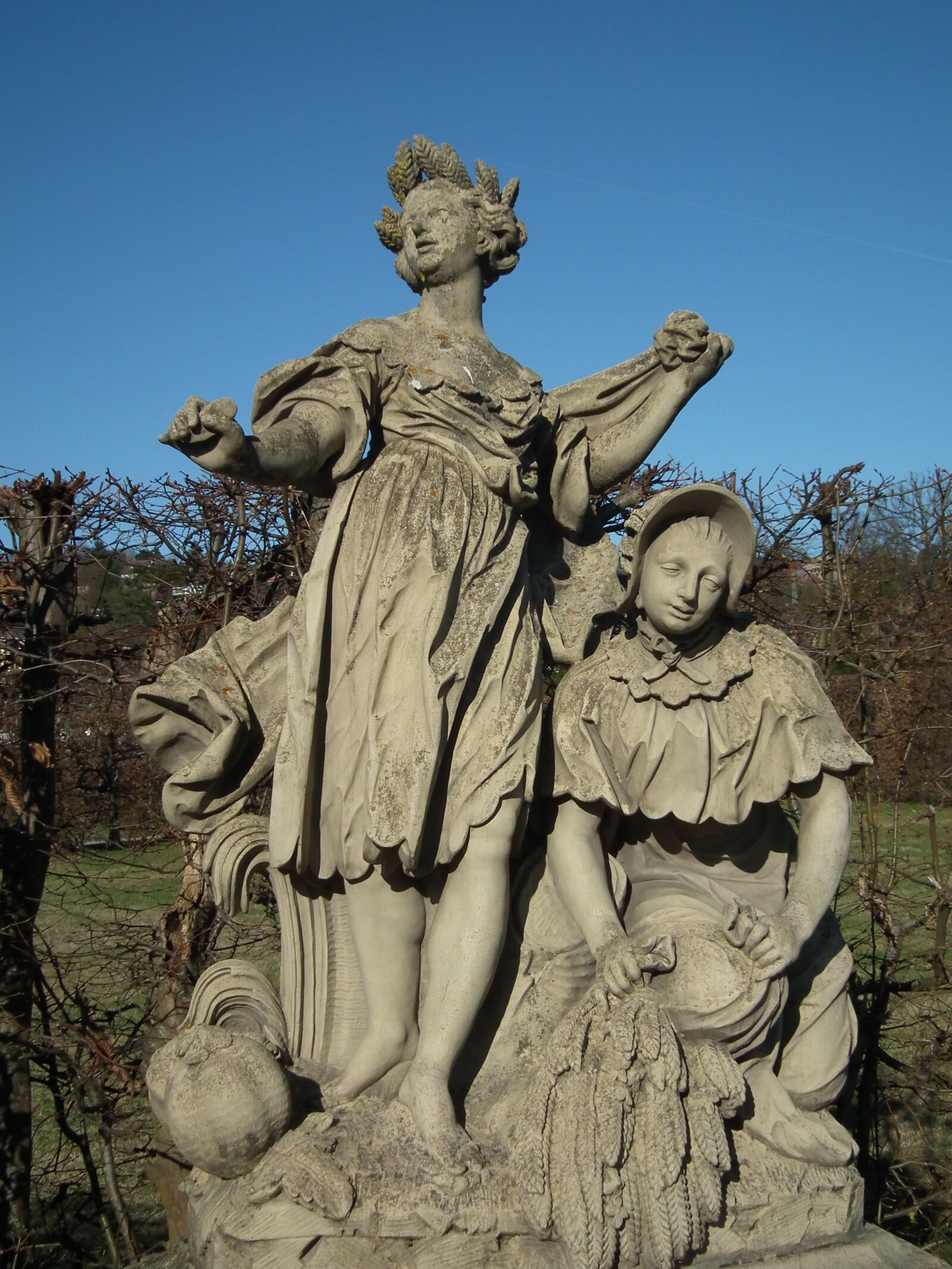FujiFilm FinePix HS10 (FinePix HS11) sample photo. Sculpture, stone, art photography