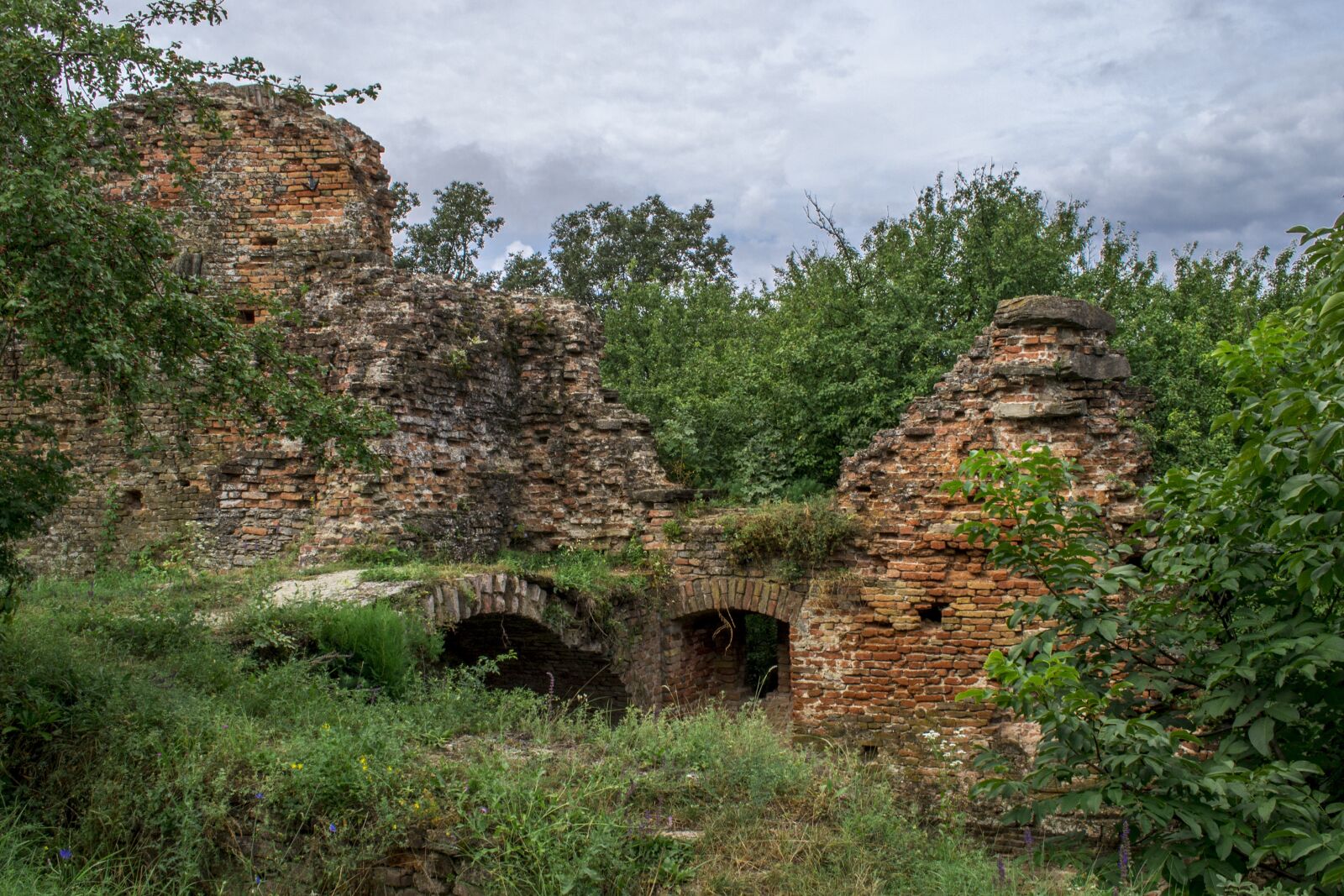 Nikon D3100 sample photo. History, rom, castle photography