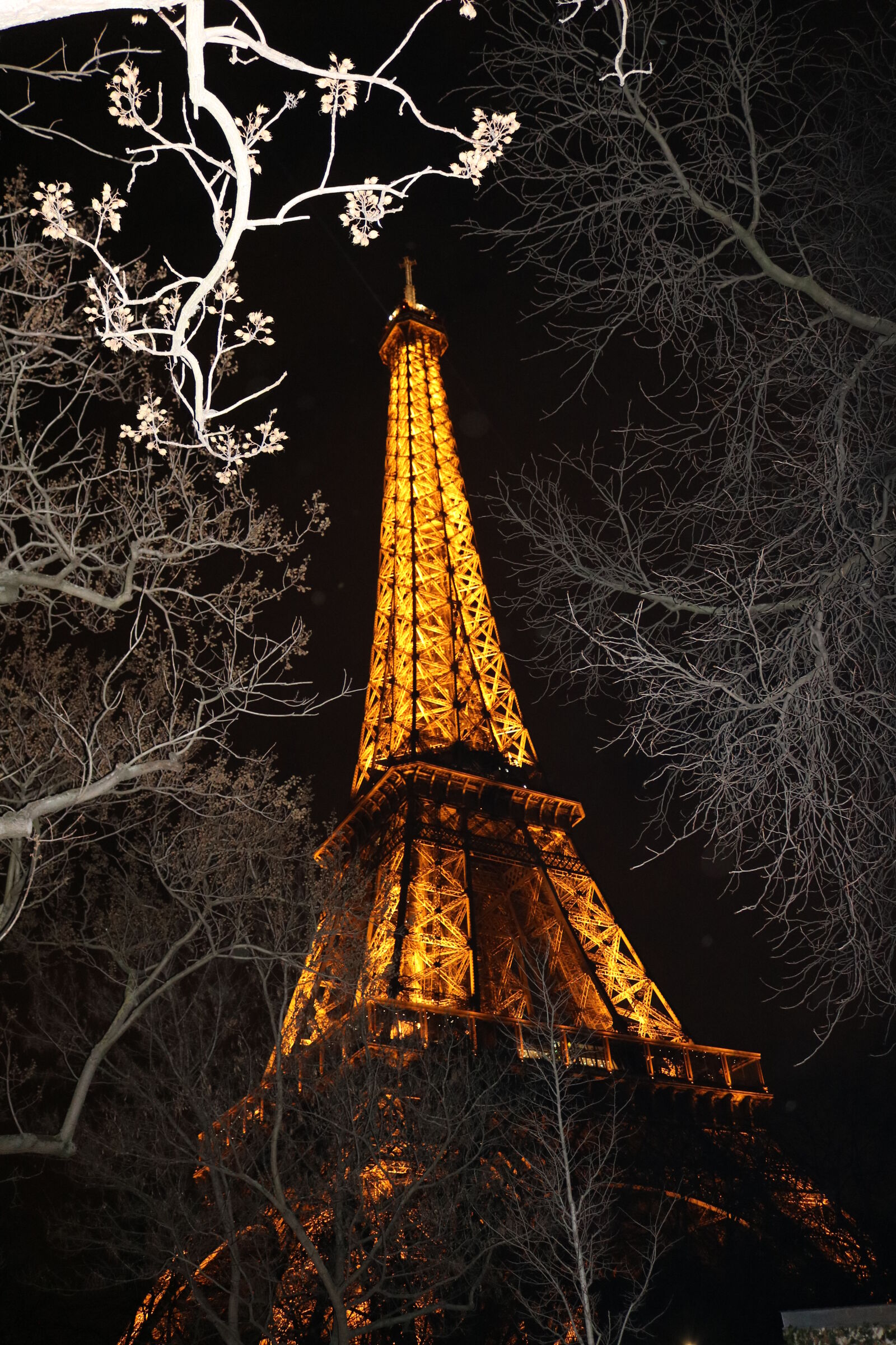 Canon EOS 750D (EOS Rebel T6i / EOS Kiss X8i) sample photo. City, dark, eiffel, tower photography