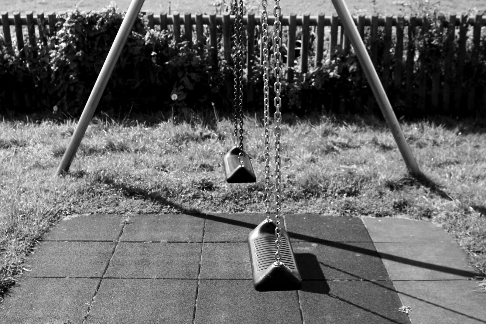 Canon EOS 1200D (EOS Rebel T5 / EOS Kiss X70 / EOS Hi) sample photo. Swing, playground, game device photography
