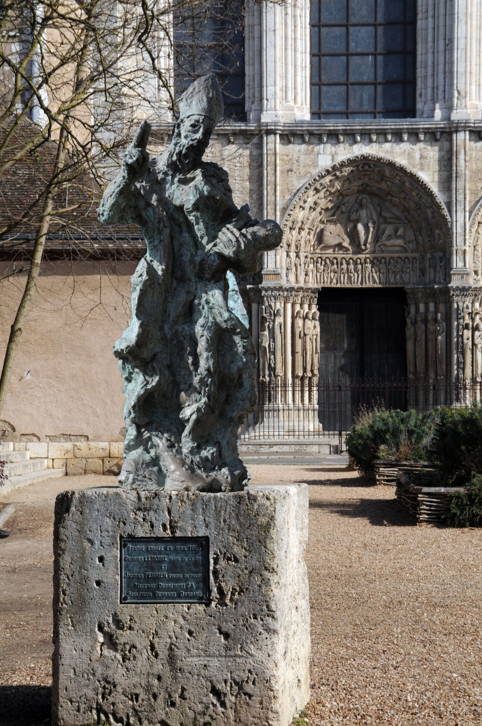 Nikon D300 sample photo. Bishop, statue, porch photography