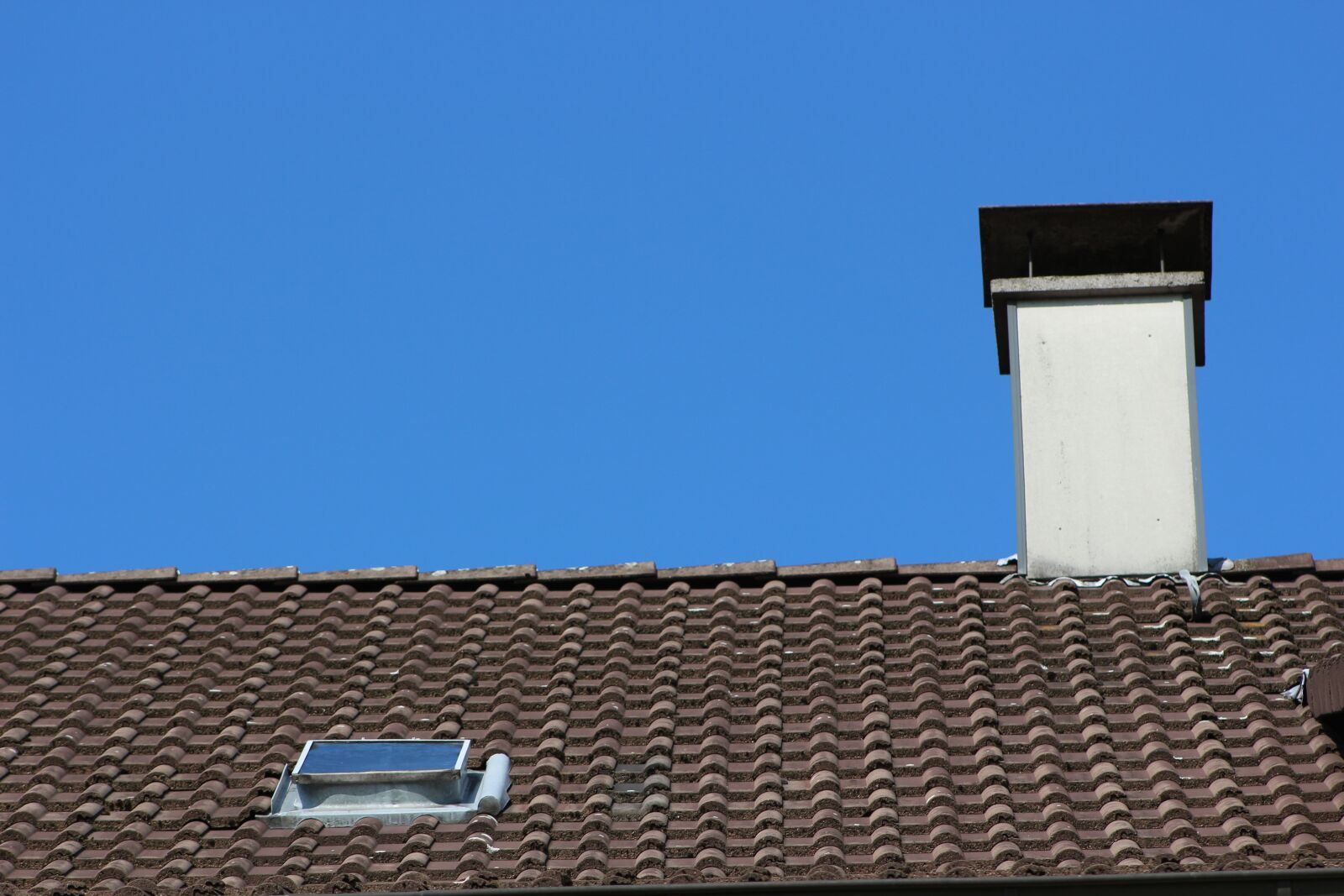 Canon EF75-300mm f/4-5.6 sample photo. Roof, brick, architecture photography