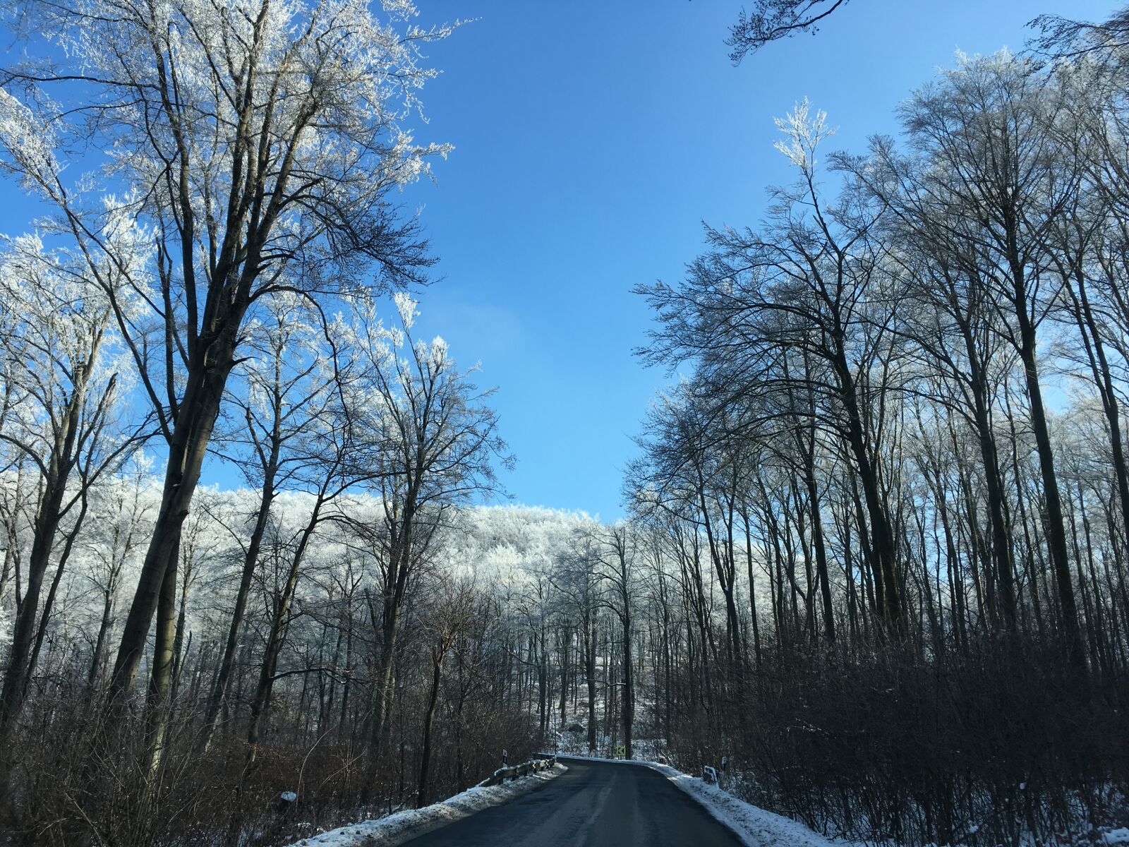 Apple iPhone SE sample photo. Winter, highway, road conditions photography