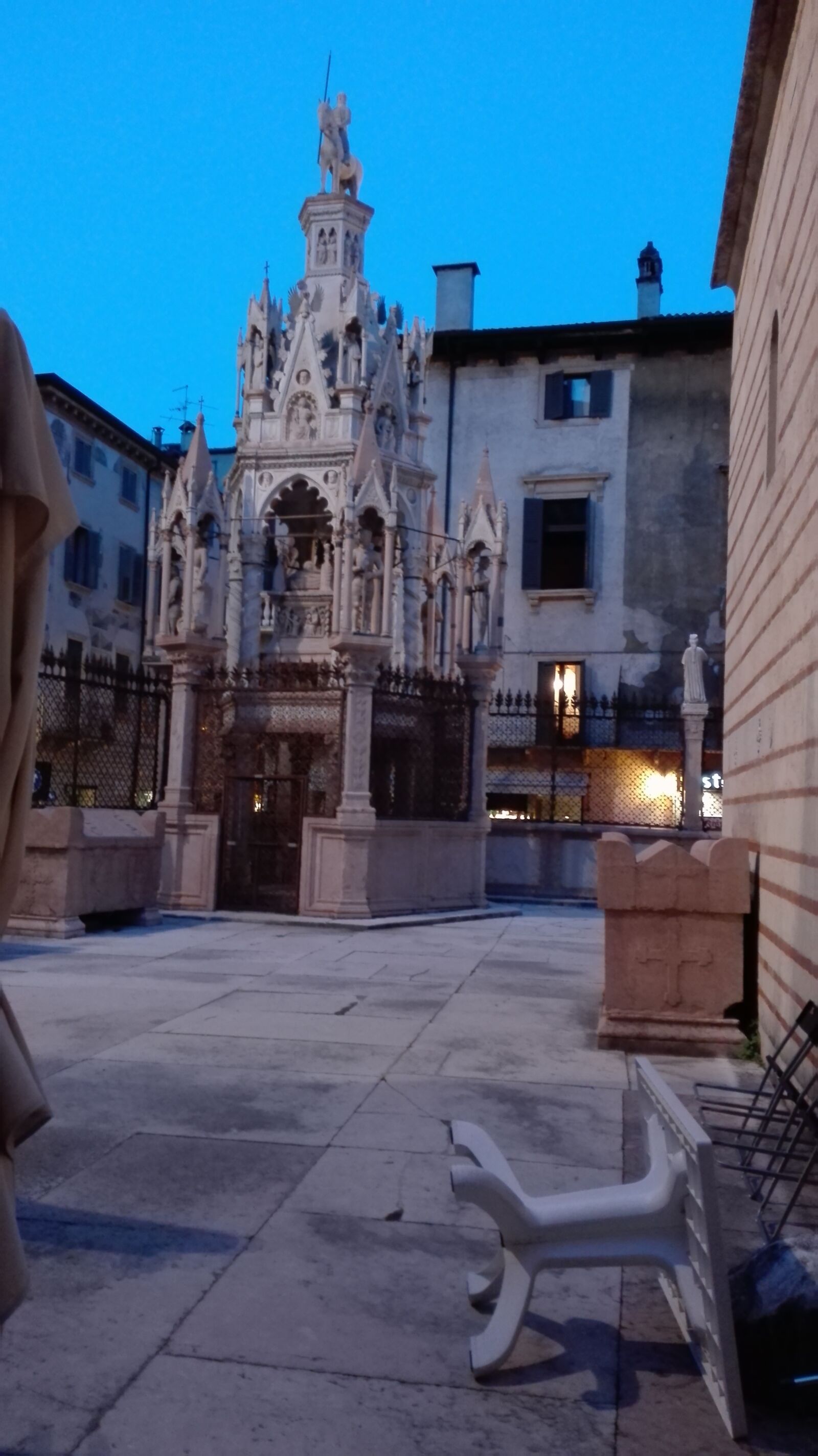 HUAWEI P8 Lite sample photo. Verona, arks scaligere, statue photography