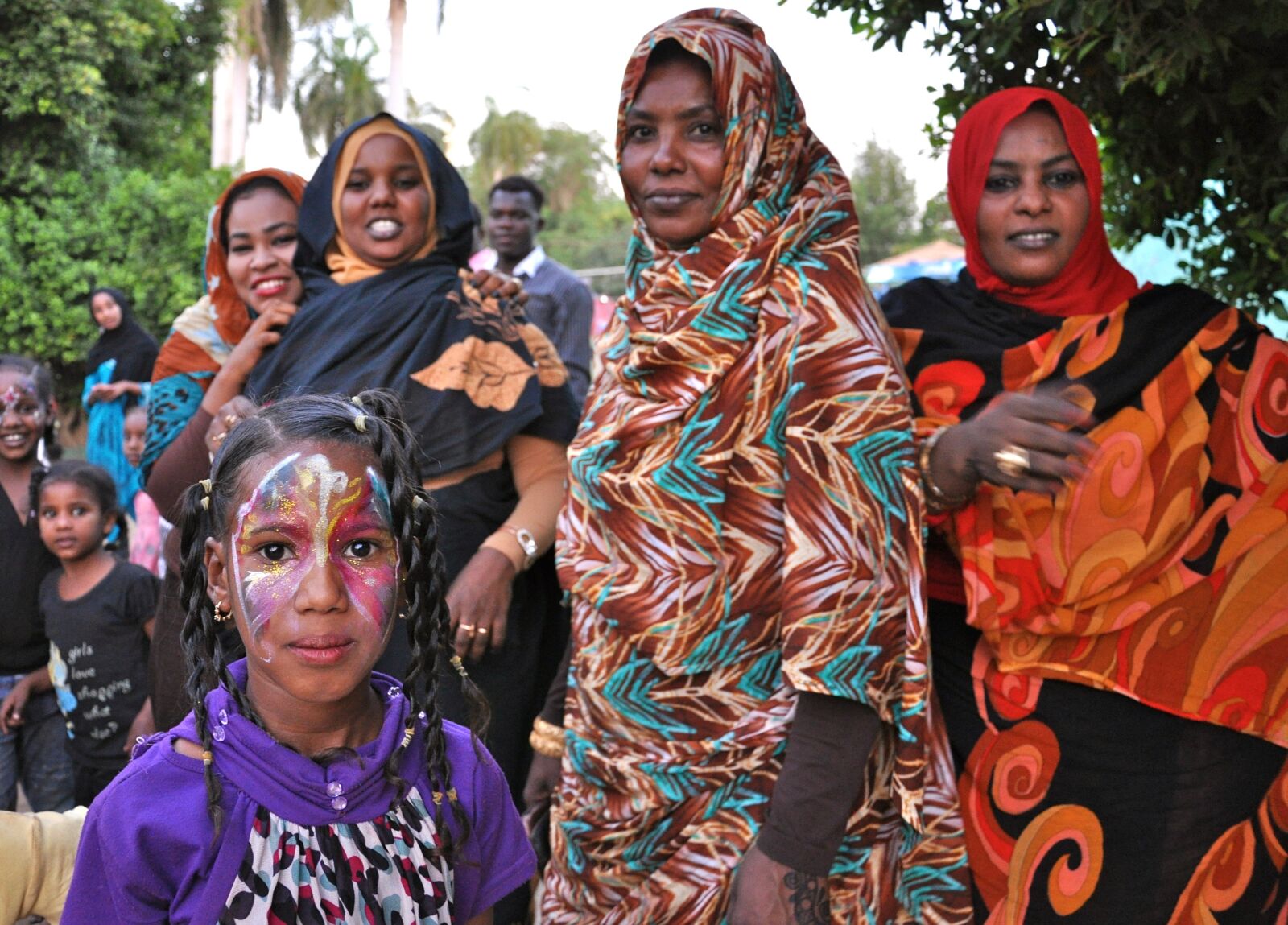 Nikon D5000 sample photo. Sudan, women, curious photography