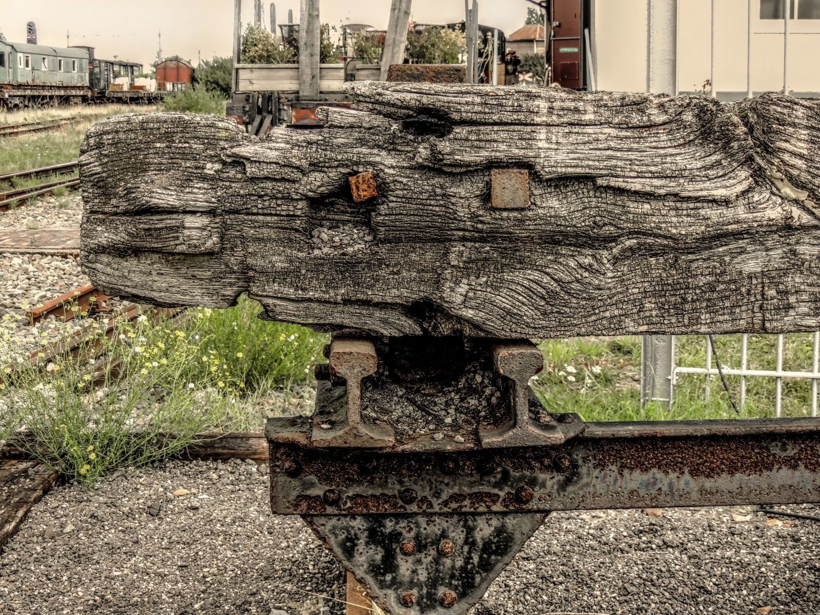 Nikon Coolpix P510 sample photo. Anvil, stootbuffer, railways photography