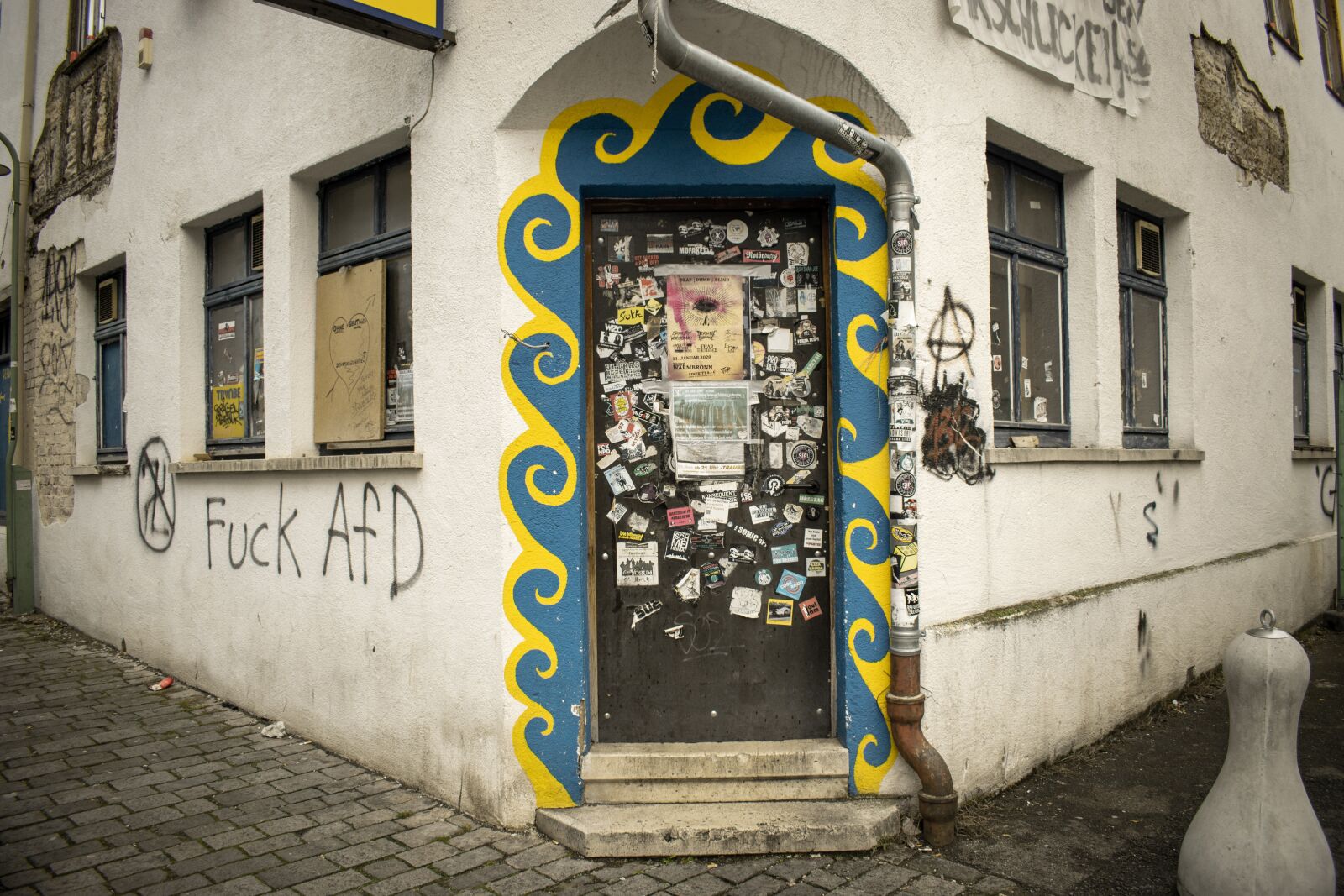 Nikon D3300 sample photo. Door, house, building photography