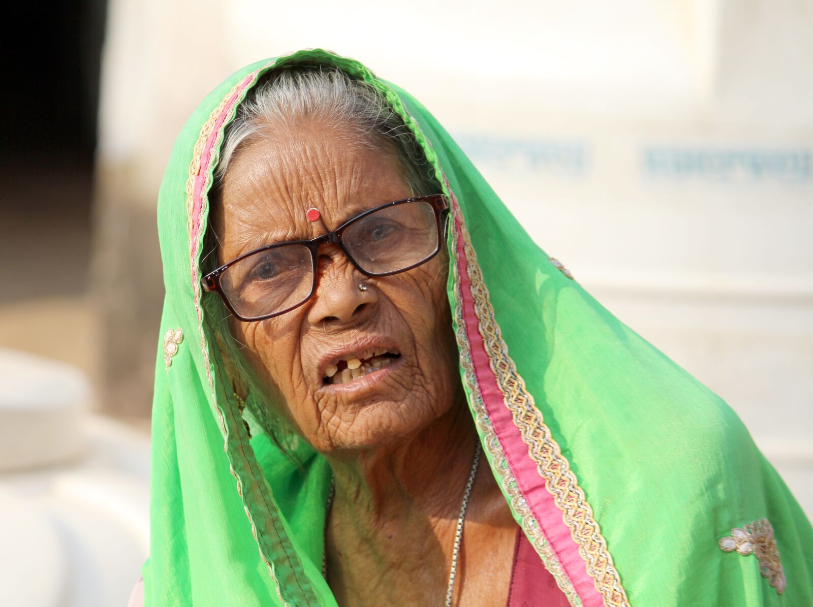 Canon EOS 700D (EOS Rebel T5i / EOS Kiss X7i) sample photo. Old women, old lady photography