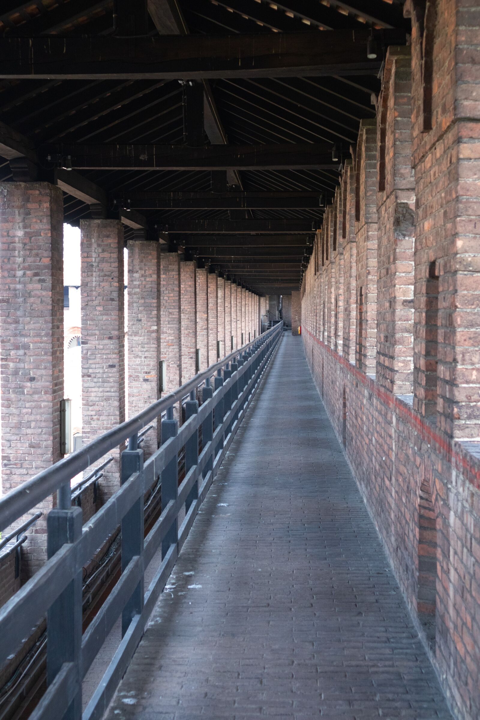 Canon EOS M100 sample photo. Walkway, guards, castle photography