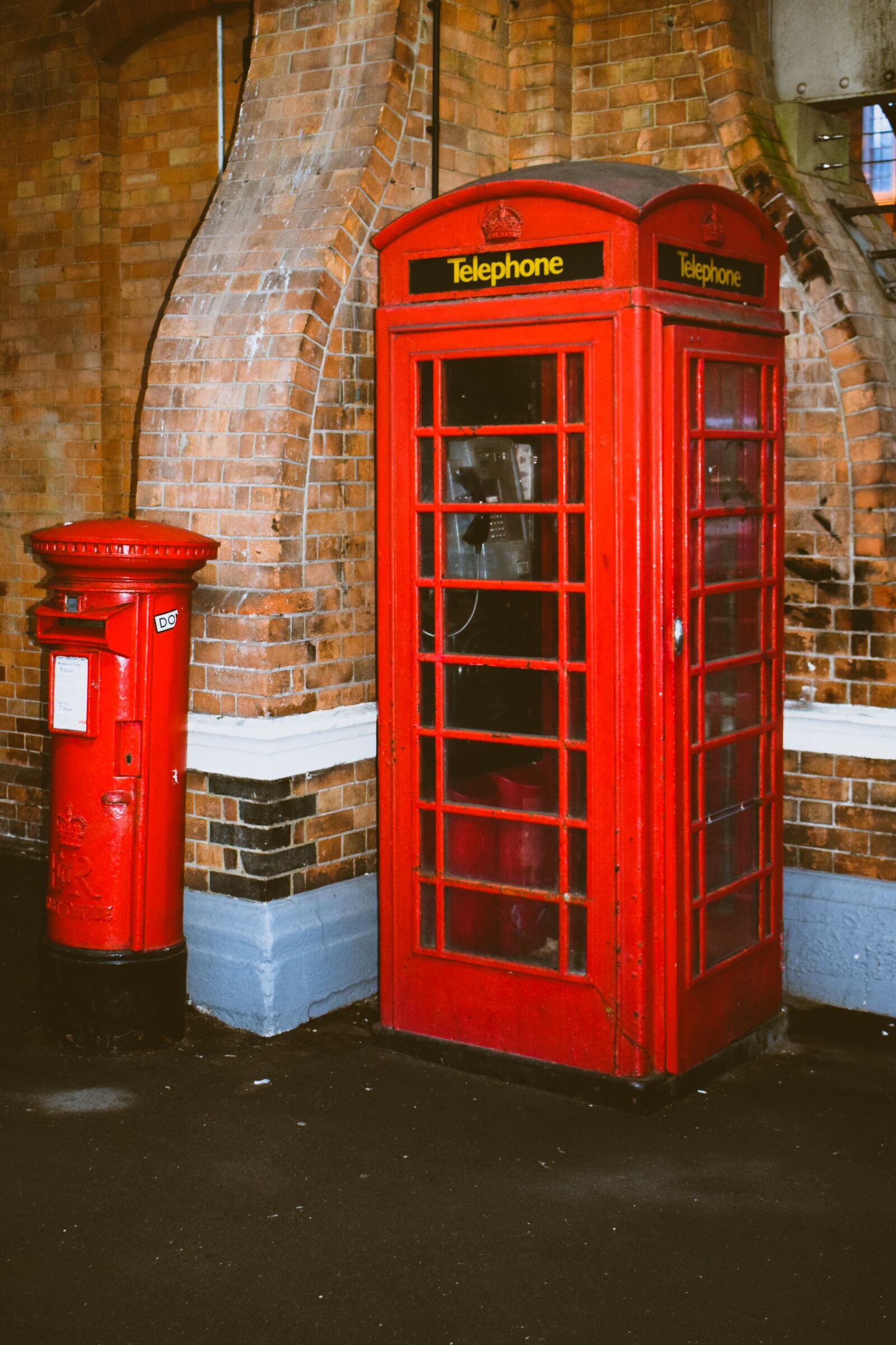 Nikon D3300 sample photo. Telephone booth, post box photography