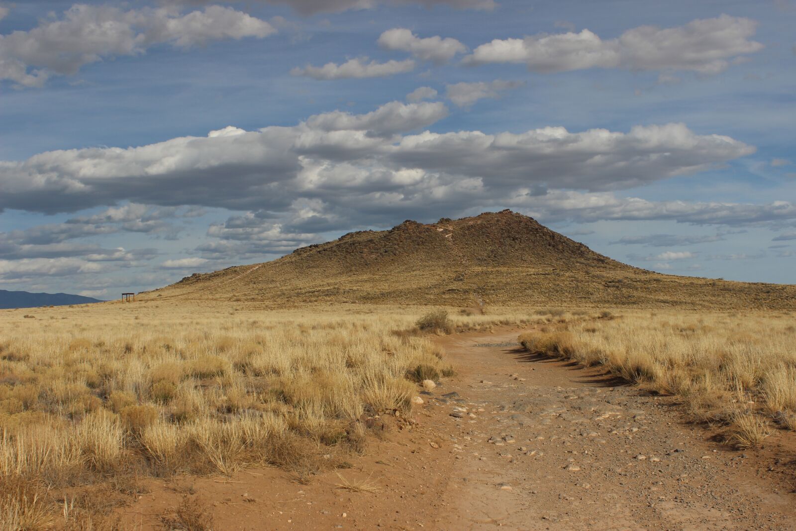 Canon EOS 600D (Rebel EOS T3i / EOS Kiss X5) sample photo. Extinct volcano, new mexico photography