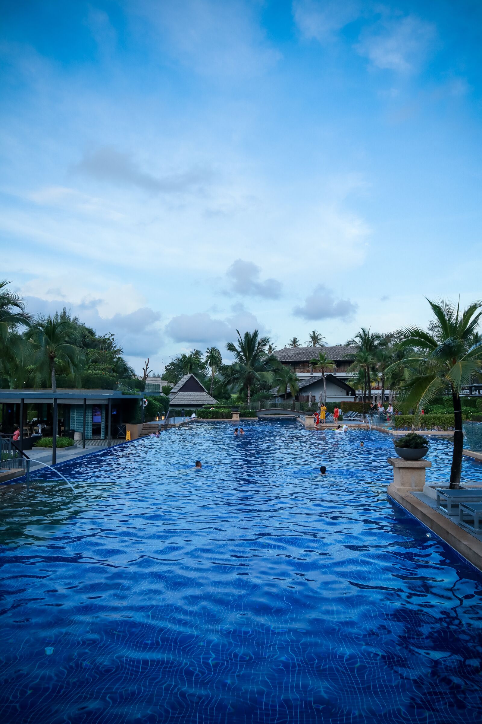 Canon EOS M50 (EOS Kiss M) sample photo. Pool, swimming pool, swim photography