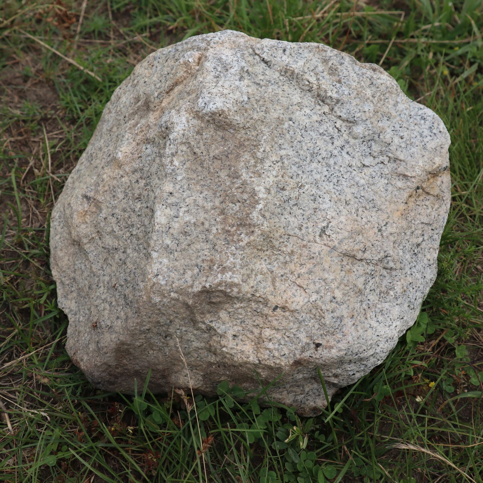 Canon EOS M100 sample photo. Stone, boulder, rock photography