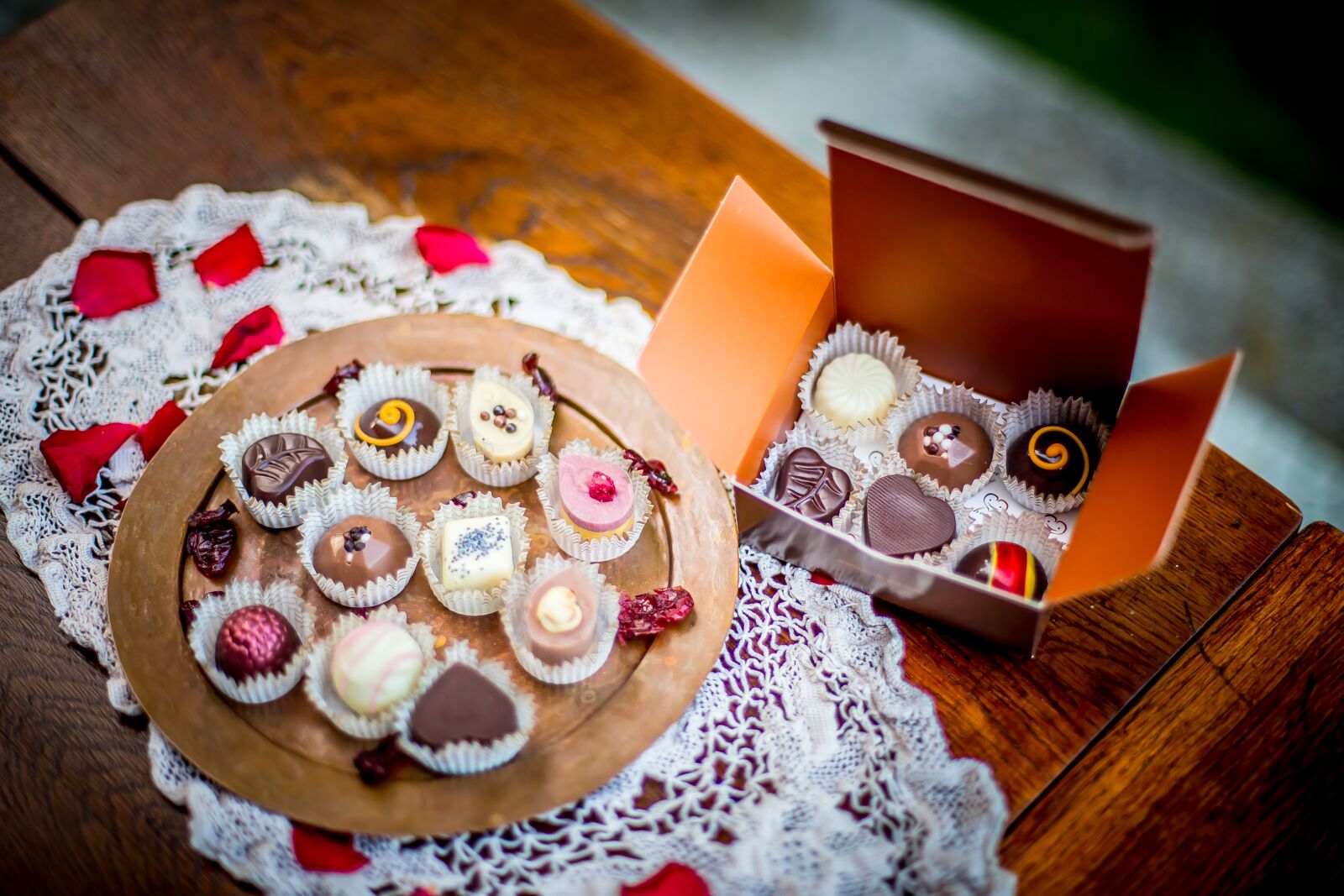 Canon EOS 6D + Canon EF 50mm F1.4 USM sample photo. Chocolate, gift, chocolates photography