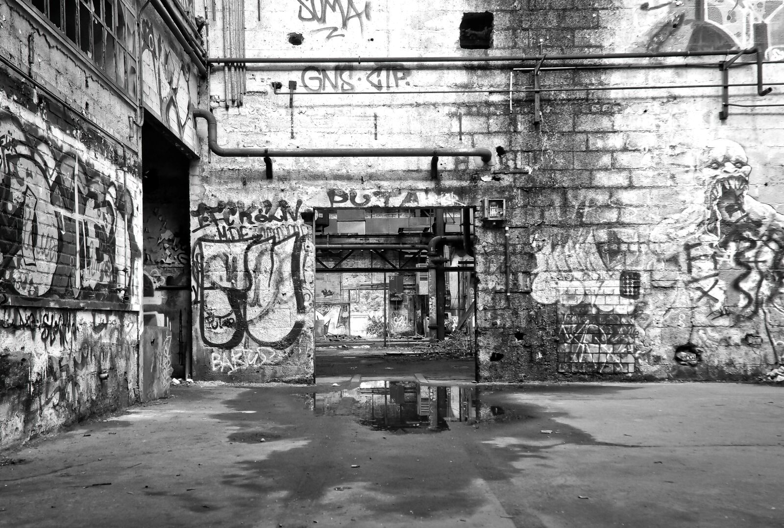 Olympus OM-D E-M10 sample photo. Lost places, rooms, abandoned photography