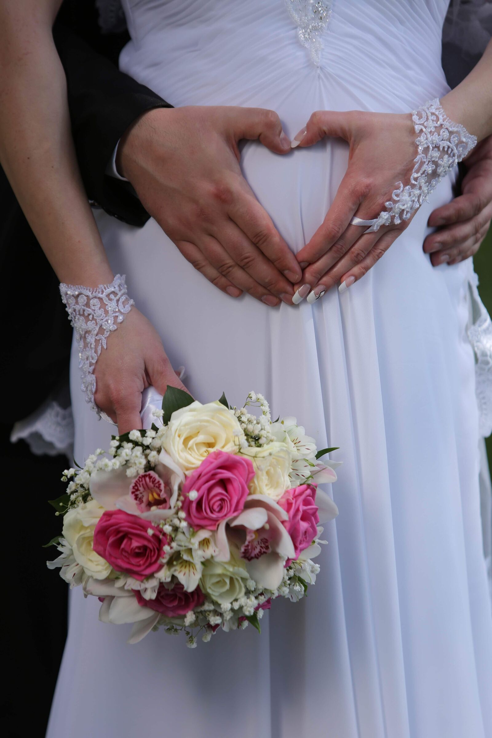 Canon EF 70-200mm F2.8L IS USM sample photo. Bouquet, bride, hands, happiness photography