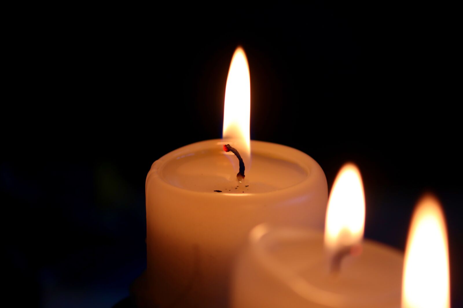 Canon EOS 200D (EOS Rebel SL2 / EOS Kiss X9) sample photo. Candle, candlelight, advent photography